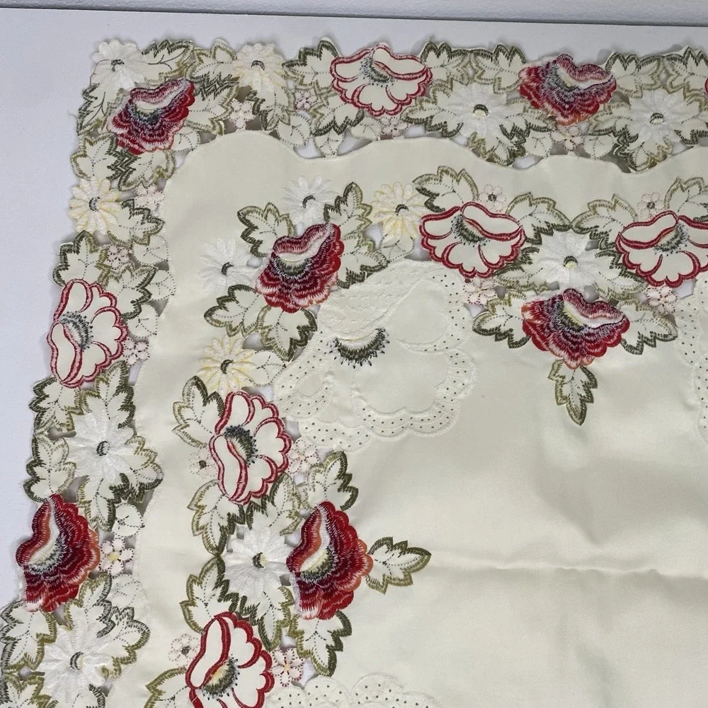 Vintage Embroidered Floral Table Cloth 31.5